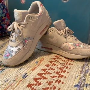 NIKE AIR MAX - FLORAL PRINT